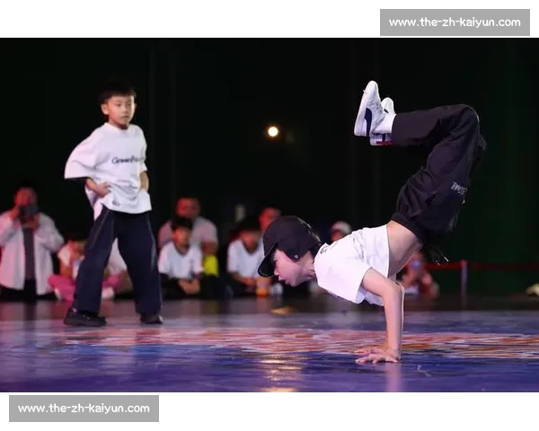 霹雳舞赛场：当街舞碰撞中国功夫，上演热血 “功夫对话”