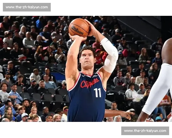 大洛佩斯意外转投快船！2 年 1800 万截胡湖人，洛城德比再添变数